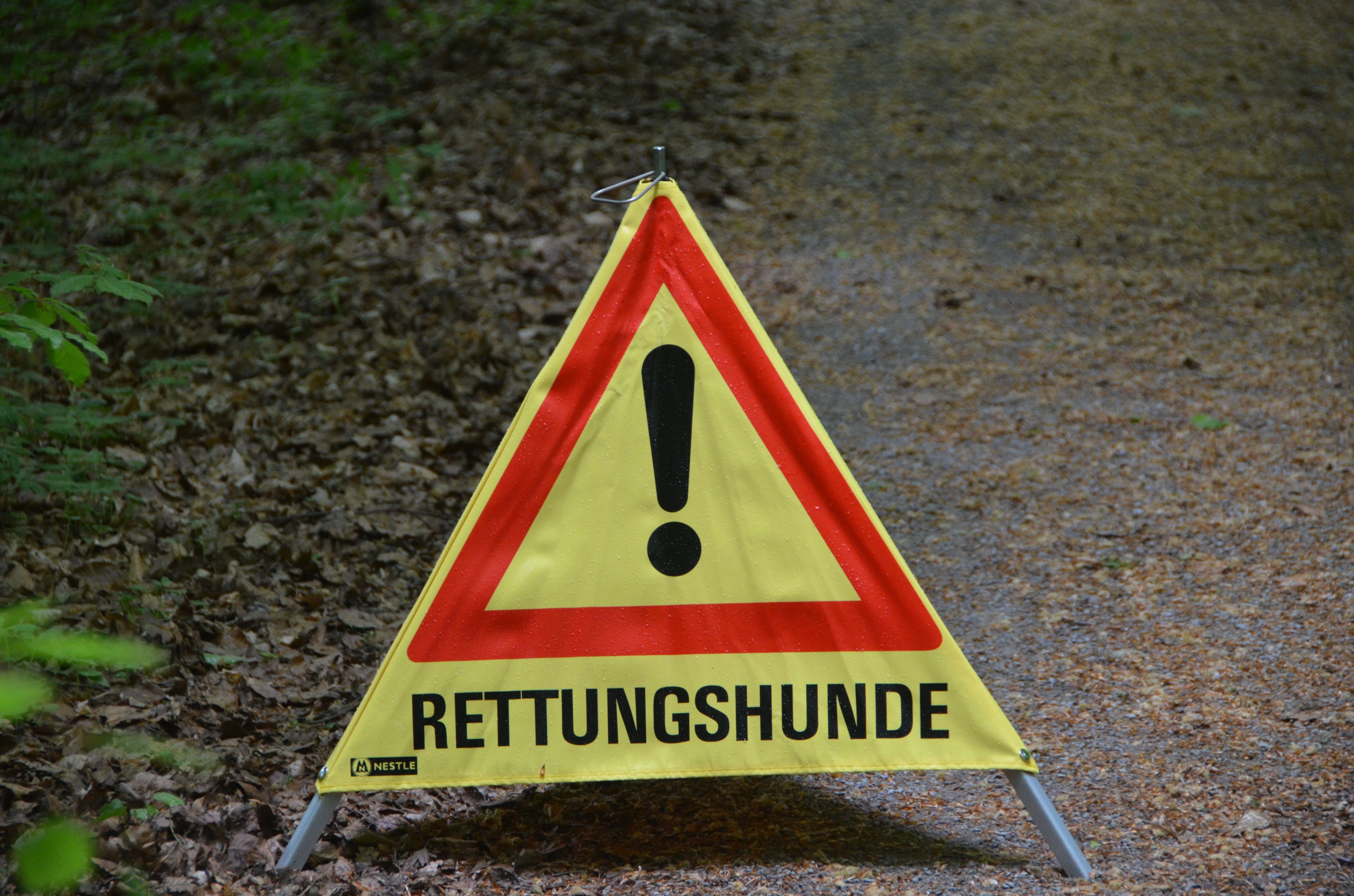 Aufsteller Achtung Rettungshunde